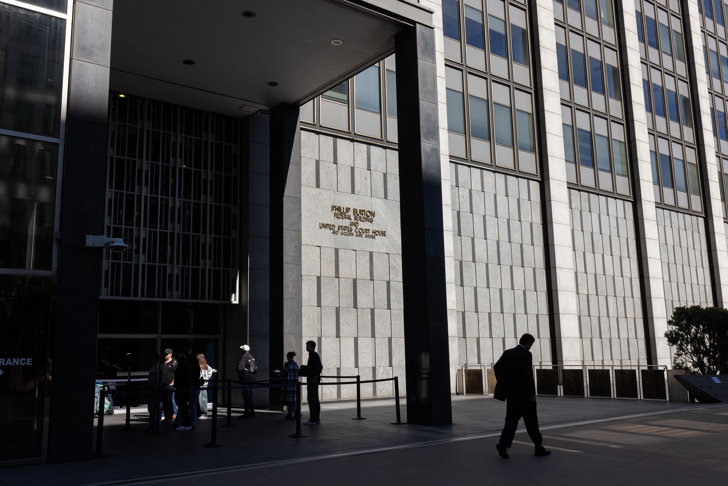 被控监视高管 OpenAI前工程师遭法官裁定继续羁押